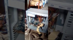 Пк сам включается при подаче электроэнергии.