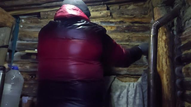 пришёл на Новый Год в ЗЕМЛЯНКУ | Утепляю и спасаю ЗЕМЛЯНКУ от ПЛЕСЕНИ | нужны СОВЕТЫ ☀ 29.12.23 смотреть онлайн