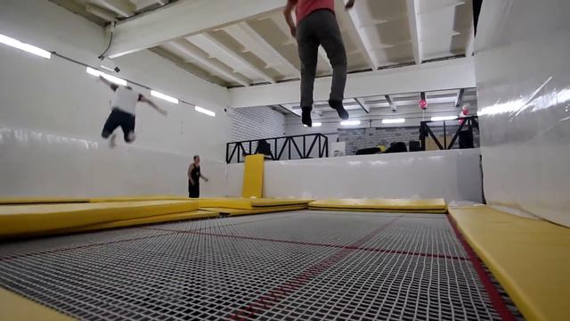 Батутный Двор "Выше только Крыши" смотреть онлайн