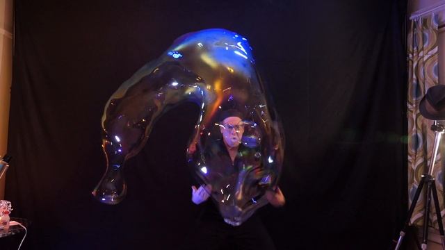 Slo Mo Donut Bubble--Amazing Bubble Man смотреть онлайн