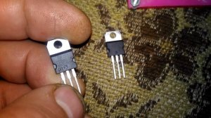 Транзисторы Дарлингтона  tip122 и tip127 их показания на Т2 тестере. Как выглядят качественные.