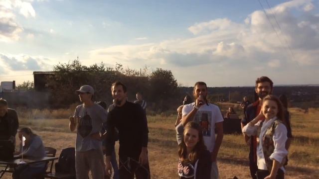 В Мариуполе на скорость лазили по стене смотреть онлайн