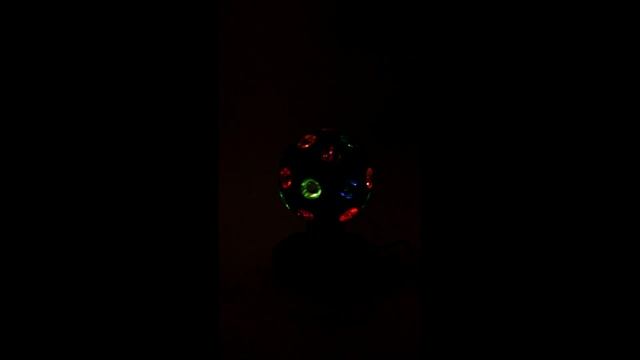 Проекционный диско шар 10СМ вращающийся смотреть онлайн