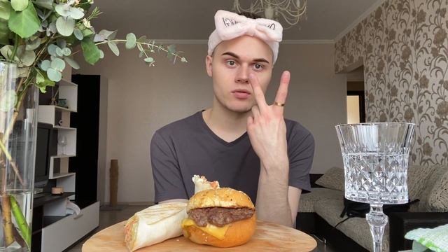 Мукбанг шаурма бургер/ я анорексик/ ￼ Mukbang burger ￼ смотреть онлайн