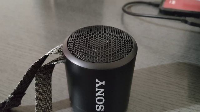 Sony XB13 - Bass test смотреть онлайн