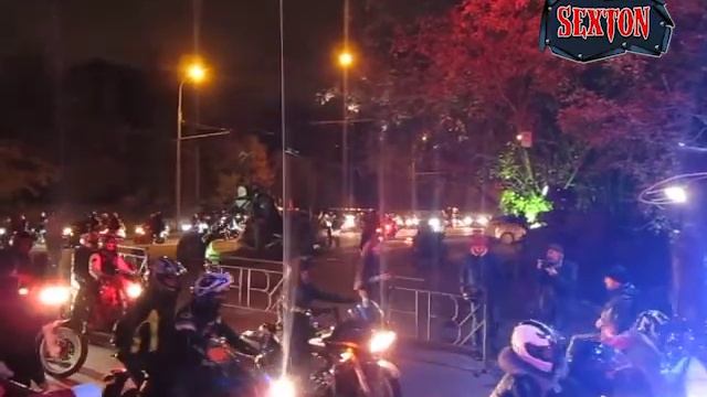 Въезд колонны во главе с Хирургом в Байк-Центр. Закрытие байкерского сезона 2016. смотреть онлайн