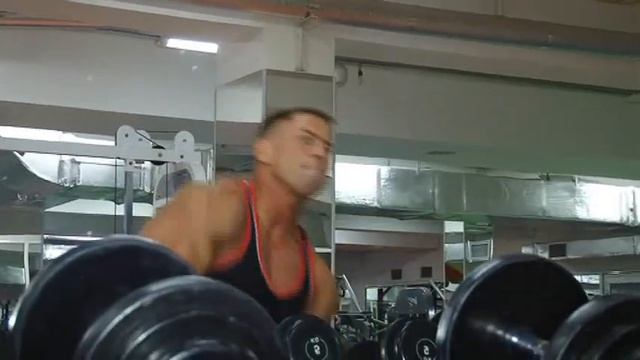 Французский жим одной рукой с гантелью стоя смотреть онлайн
