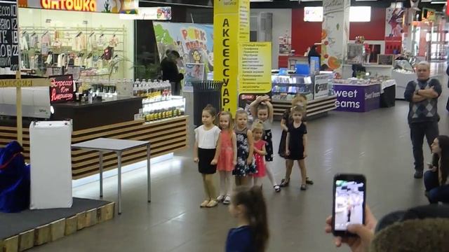 Показ платьев Gloria Jeans, Эльза, Наша Правда смотреть онлайн