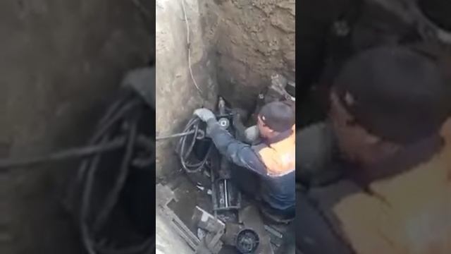 Водопровод проколом мини ГНБ установкой с приямка смотреть онлайн
