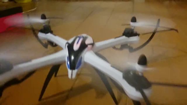 КвадрокоптерTarantula X6 Звук и работа винтов смотреть онлайн