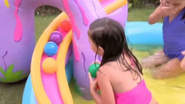 Надувной водный игровой центр "Земля динозавров" Intex 57135 смотреть онлайн