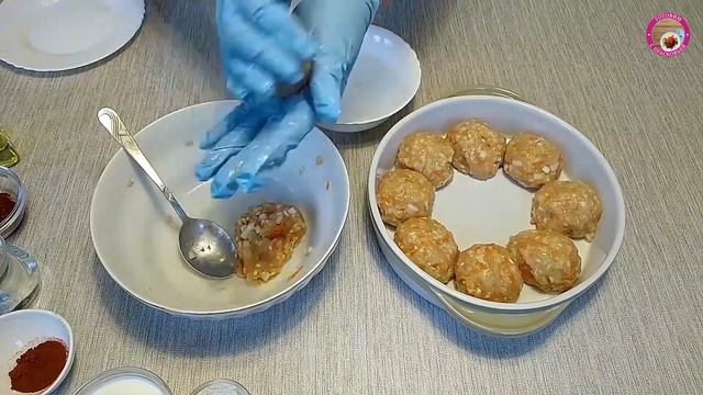 Куриные тефтели с рисом в соусе. Вкусные мясные шарики с подливкой смотреть онлайн