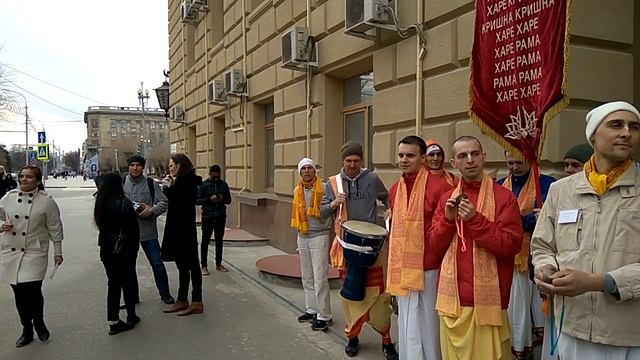 Солнечная весенняя Харинама-Санкиртана 07.04.18 Волгоград+Волжский (12) смотреть онлайн