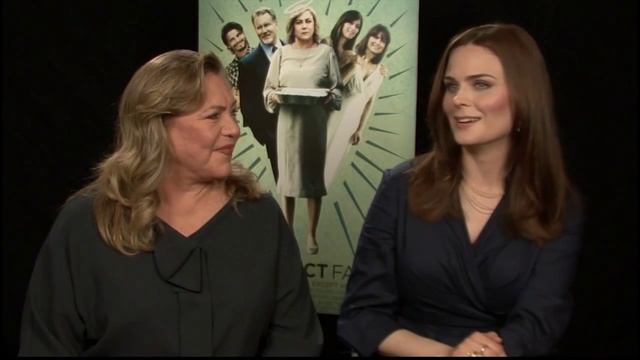 EXCLUSIVE VIDEO: Kathleen Turner and Emily Deschanel Talk "The Perfect Family' смотреть онлайн