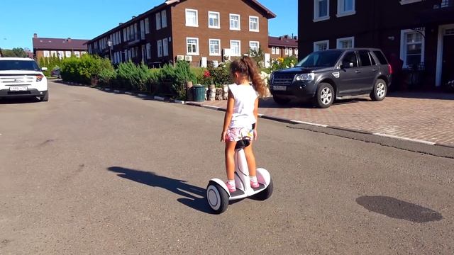 Аминка НЕ ХОЧЕТ Делиться ПОДАРКОМ! Кому ДОСТАЛСЯ ГИРОСКУТЕР? Для Детей kids children смотреть онлайн