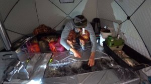 РЫБАЛКА МЕЧТЫ С НОЧЁВКОЙ. ЗИМНЯЯ РЫБАЛКА в ПАЛАТКЕ, КАК ДОМА. Ловля мирной рыбы на мормышки со льда.