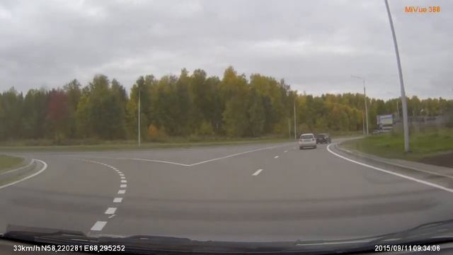 FILE8229 Тобольск 15мкр проезд кольца со знаками конечно беспорядок + Ниссан подрезал в повороте смотреть онлайн