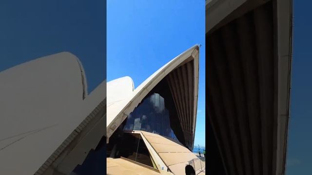 Sydney Opera House walking tour around the sails of this iconic Australian landmark. смотреть онлайн