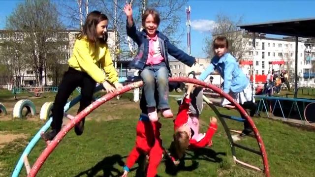 Один день в детском саду №10 Губаха смотреть онлайн