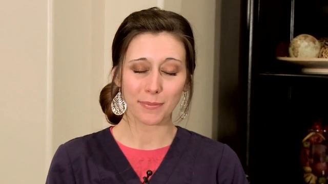 My baby breastfeeds for a few minutes, but then fights and screams. What can I do? смотреть онлайн