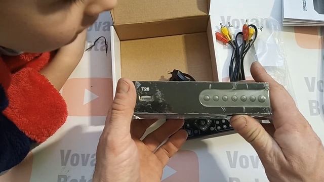 Распаковка DVB-T2 приёмника Golden Stream Т26 смотреть онлайн