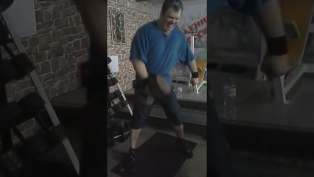 подъем гантели 60 кг на бицепс 18 раз смотреть онлайн