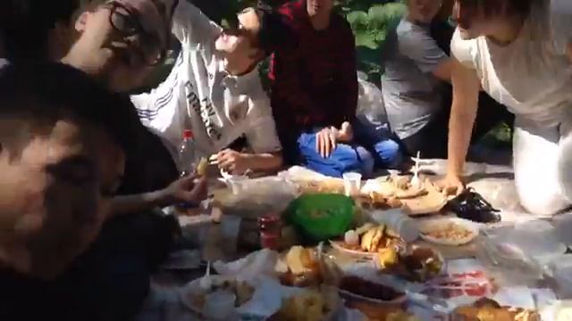 Первый отдых на природе с одногруппниками ♥️ смотреть онлайн