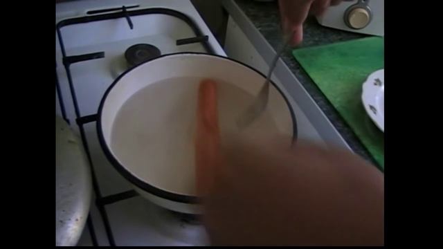 Как быстро снять шкурку с сосиски смотреть онлайн