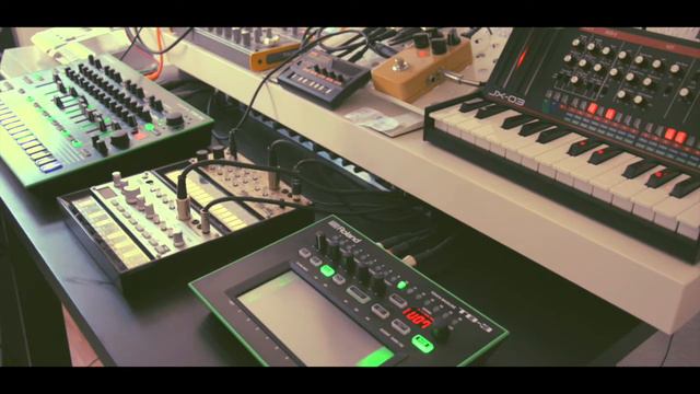 Acid Techno Jam (Roland Aira, Monotron Delay & JX-03 Boutique) смотреть онлайн