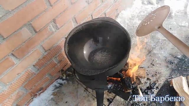 Первый обжиг чугунного казана. Топ Барбекю. смотреть онлайн