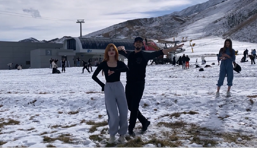 Девушка Танцует Круто Чеченская Лезгинка 2024 ALISHKA Chechen Lezginka Dance Бертахь Хилар ШахДаг смотреть онлайн