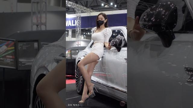 22-9-18 하얀 반바지의 어여쁜 모델 김미나-오토살롱위크 리버티워크 2편(Auto Salon Week LBWK Model Kim Mi Na)[4K] смотреть онлайн