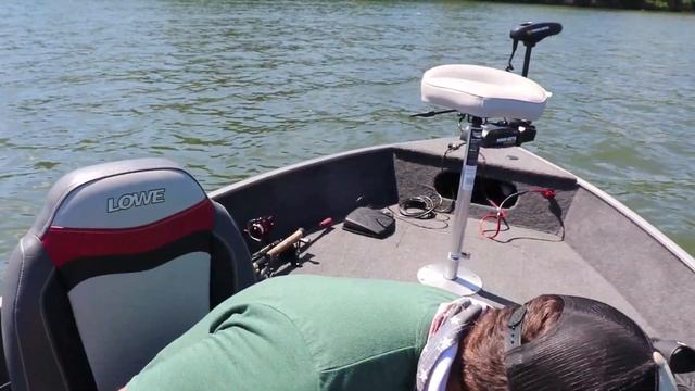 DEEP V BOAT VS. BASS BOAT (pros and cons) смотреть онлайн