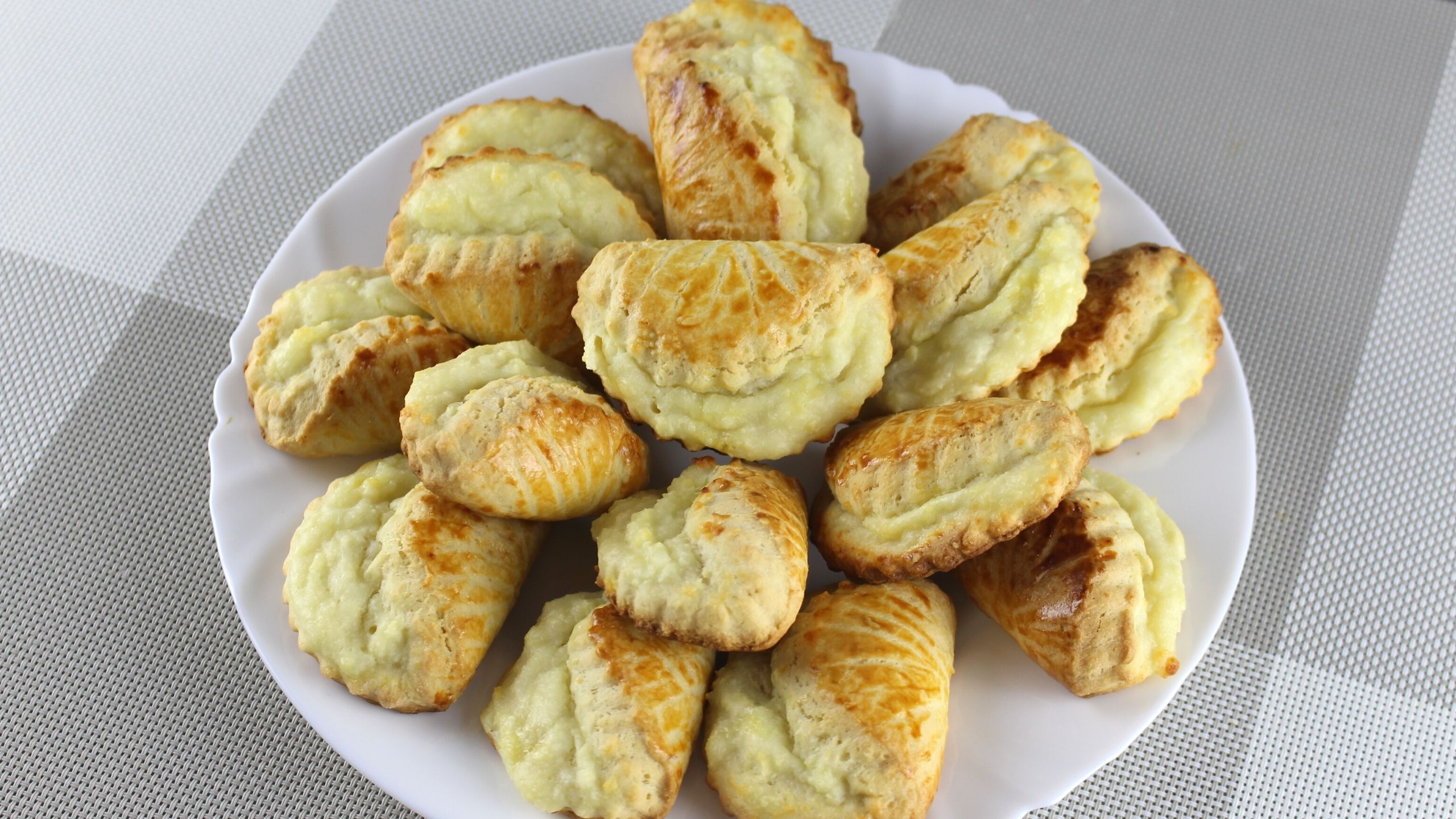 ПРОСТО и ВКУСНО! СОЧНИКИ с творогом! ВКУС из ДЕТСТВА смотреть онлайн