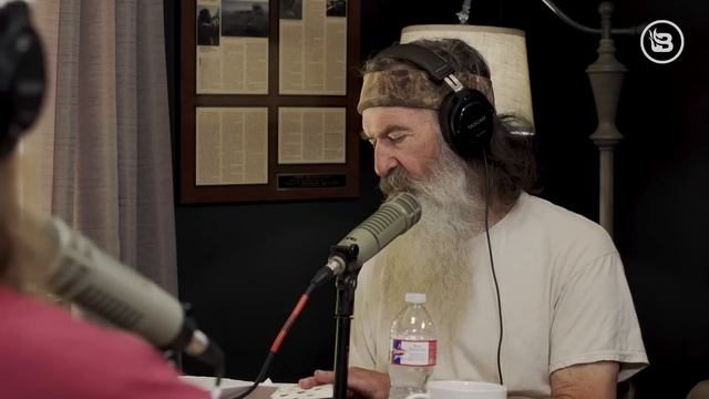 Battle of the Beavers, a Big Ole Boat, and Water Baptism | Ep 10 смотреть онлайн