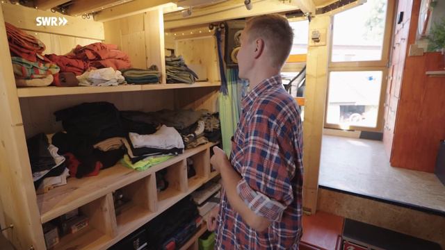 LKW-Anhänger zum Tiny House umgebaut – Julius hat sich sein Haus selbst gebaut | ARD Room Tour смотреть онлайн