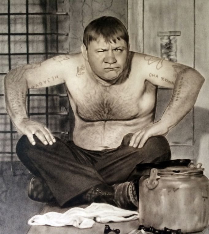 Давайте рассмотрим татуировки Доцента в "Джентльменах удачи" смотреть онлайн