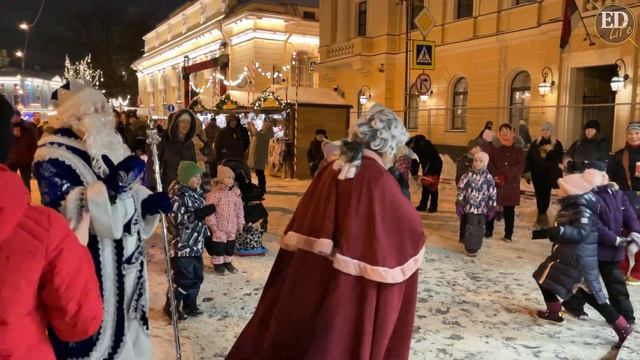 Новогодний Санкт-Петербург – праздник на Манежной площади с участием Деда Мороза и Снегурочки смотреть онлайн