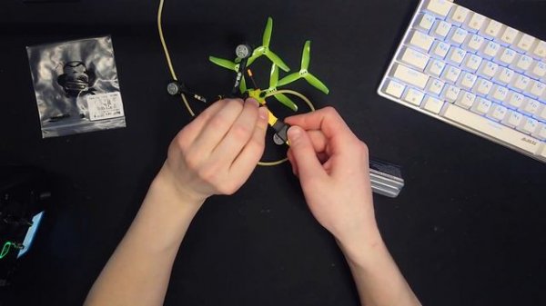 Малыш, который косит под взрослого. Обзор коптера на 3 дюйма от DarwinFPV. [DarwinFPV Baby Ape Pro]