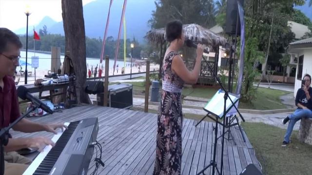 Xanaduduo perform a selection from the Busby Berkeley Musicals of the 30s and 40s смотреть онлайн