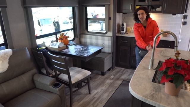 Salón del Caravaning de Suiza - OFFROAD - Peuaterra смотреть онлайн