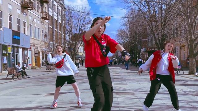 [KPOP IN PUBLIC | ONE TAKE ] STRAY KIDS (스트레이키즈) - DOMINO | Dance cover [Silver Moon] смотреть онлайн