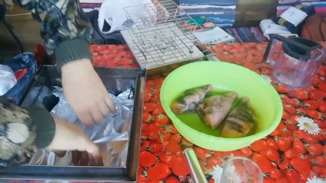 Как закоптить морского окуня смотреть онлайн