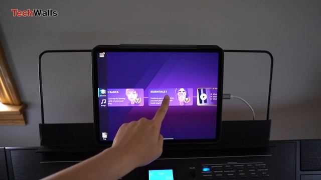 Connect a Digital Piano to iPad Pro to Learn with Simply Piano смотреть онлайн