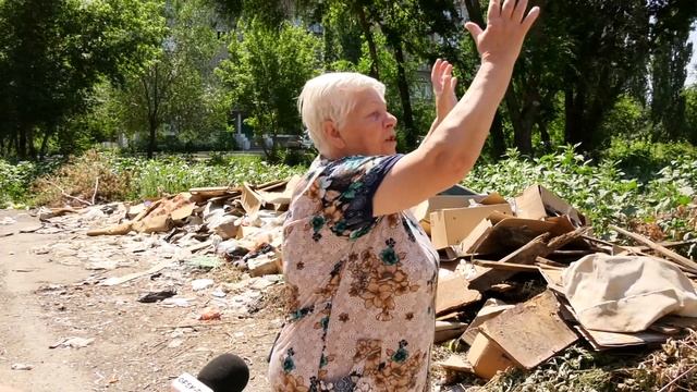 На улице Синчука мигрируют мусорные баки и растут мусорные лабиринты смотреть онлайн