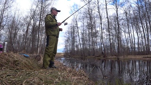 Репортаж с малой речки! Ловлю плотву на поплавочную удочку. Весенняя рыбалка. смотреть онлайн