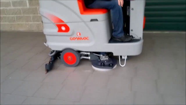 Уборка ТРЦ поломоечным райдером смотреть онлайн