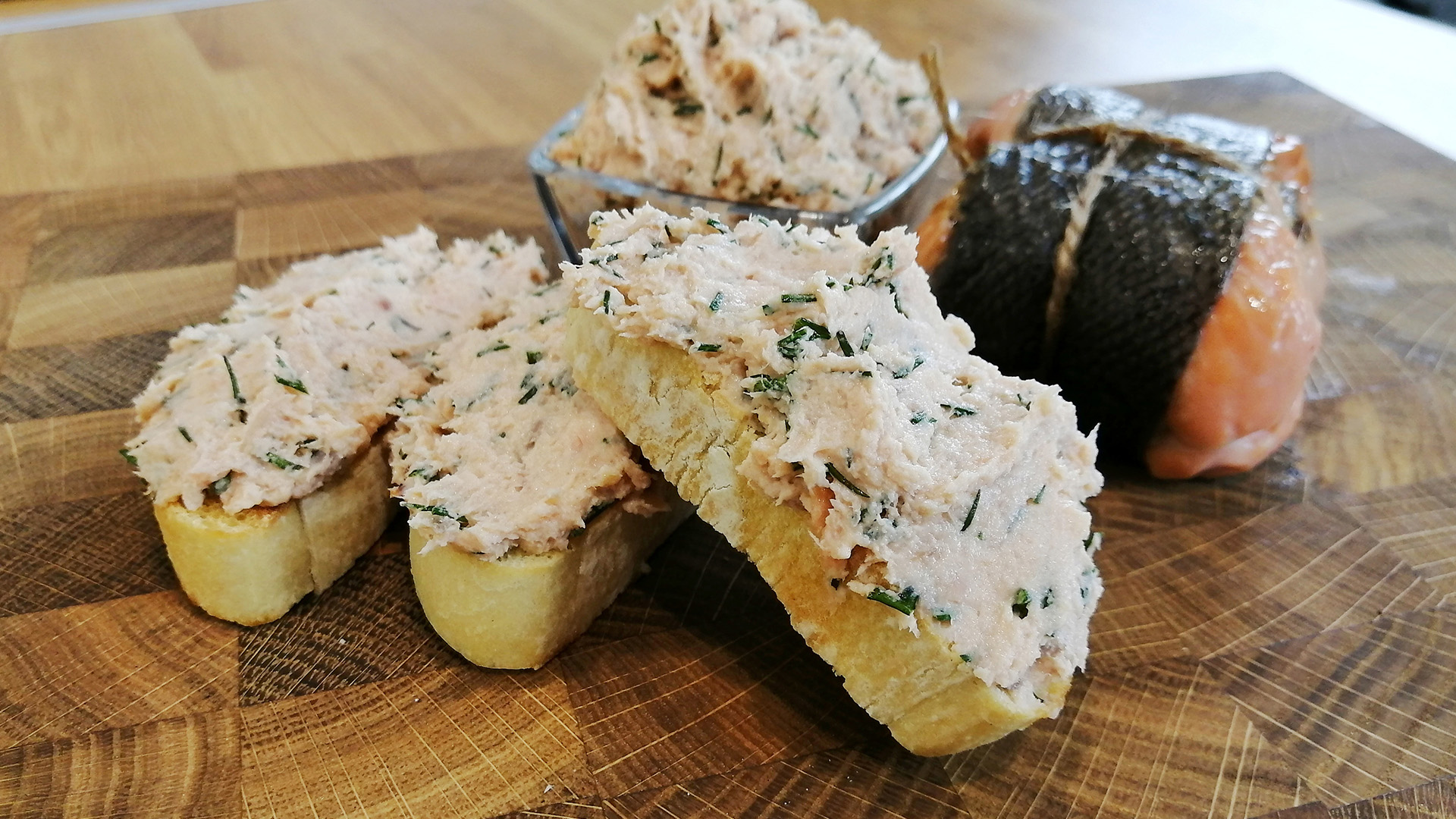 ДИЕТИЧЕСКИЙ РЫБНЫЙ ПАШТЕТ из кижуча, с творожным сыром и укропом смотреть онлайн