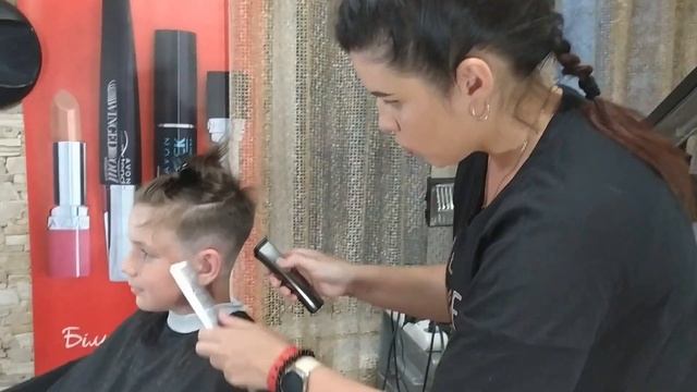 НАУЧУ СТРИЧЬ ЗА 5 МИНУТ - МОДНАЯ ДЕТСКАЯ СТРИЖКА КОТОРУЮ ЛЕГКО ПОВТОРИТЬ ДОМА \ BOY HAIRCUT FADE