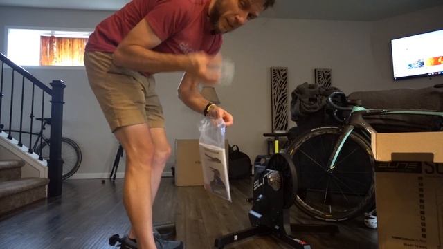 Elite Suito Unboxing and Assembly смотреть онлайн